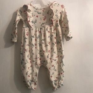 Christmas one piece, long sleeve bloomers. Adorable red crochet on ruffle. 6-9M.